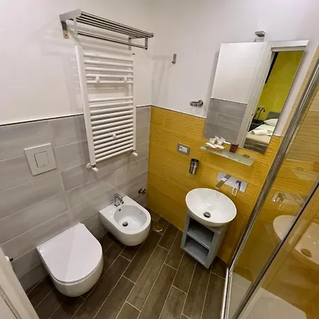 בית הארחה Metropolis Stazione נאפולי