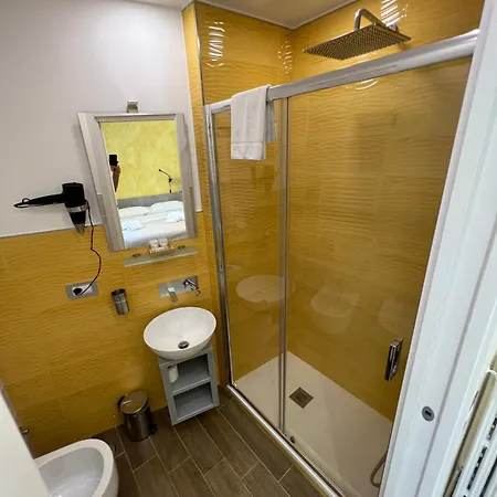 Metropolis Stazione בית הארחה נאפולי