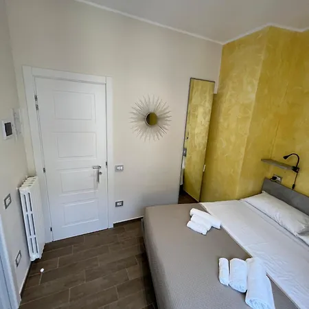 Metropolis Stazione בית הארחה נאפולי