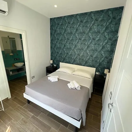 Metropolis Home Stazione Centrale Napoli * Neapol